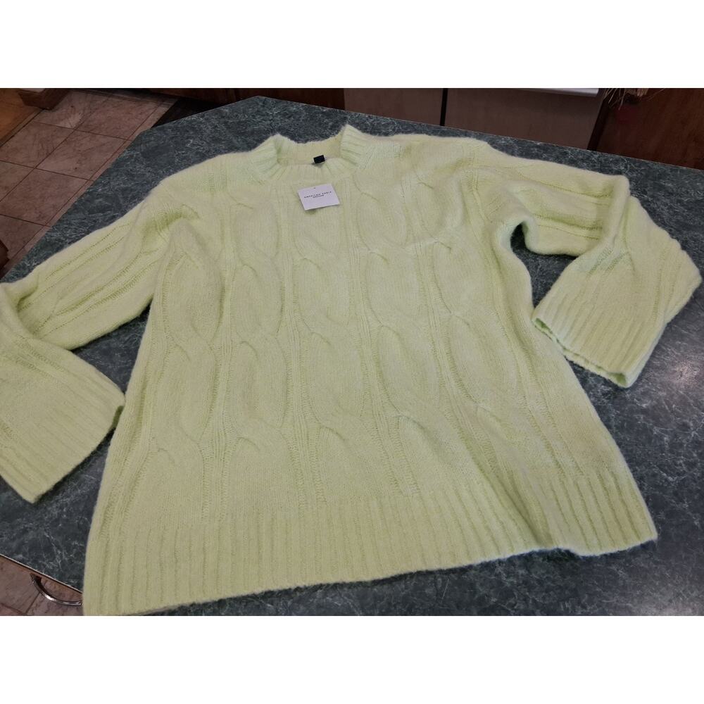 American Eagle Whoa So Soft Cable Knit Sweater in Lime (Neon) Size LG NEW NWT - Picture 2 of 13